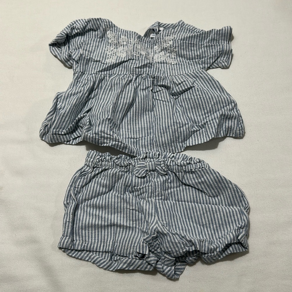 Old navy striped white and blue two piece set